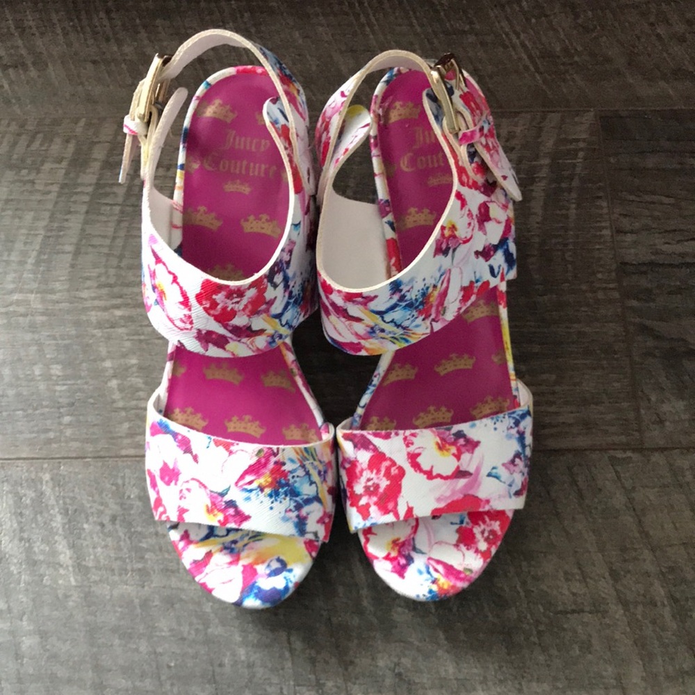 Juicy Couture floral pattern size 7M
